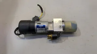 7L6827449,70678002 Моторчик (насос) подъема крышки багажника (3-5 двери) Volkswagen Touareg 1 Арт 20478768, вид 2