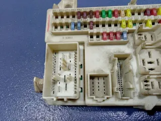 BAN666730H 953279Ambit Блок предохранителей Mazda 3 BK Арт e13281012, вид 3