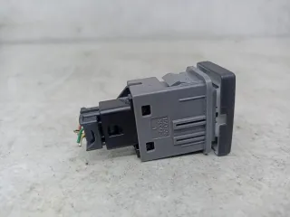 15D936 Кнопка открытия лючка топливного бака Toyota C-HR Арт 394-2, вид 2