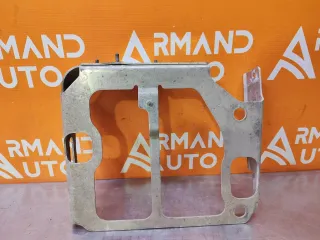 8W0121262D кронштейн радиатора дополнительного Audi RS4 B9 Арт 262963PM