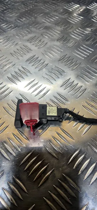 8E0941509 Кнопка аварийной сигнализации Audi A4 B7 Арт GRT67577, вид 1