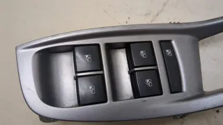 20917578 Кнопка стеклоподъемника переднего правого Chevrolet Orlando Арт 20235378, вид 2