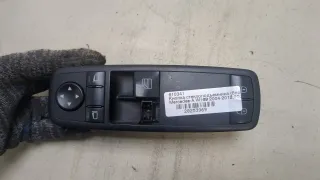 A1698206410 Кнопка стеклоподъемника переднего правого Mercedes A W169 Арт 20253969, вид 1