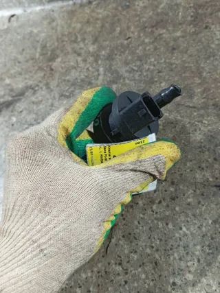 0280142412 Клапан вентиляции топливного бака Mazda 3 BK Арт 46023073227_3, вид 2