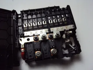 K8D2-14N073-AB Короб предохранителей Land Rover Evoque 2 Арт AL13241344122, вид 2