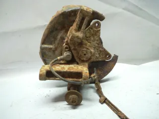  Цапфа задняя левая (ось ступицы) Nissan Primera 10 Арт 190585, вид 2