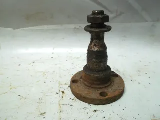  Цапфа задняя левая (ось ступицы) Audi 80 B3 Арт 191108, вид 1