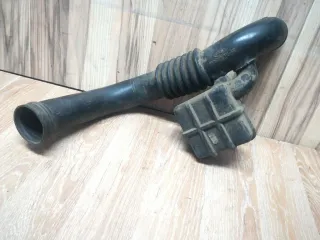 96BF9U512AE Патрубок воздушного фильтра Ford Fiesta 4 Арт 195865, вид 1