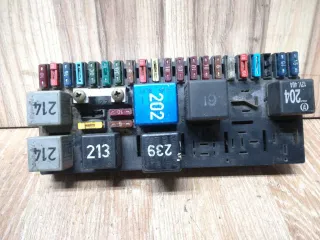 443941822A Блок предохранителей Audi 80 B4 Арт 1_4525
