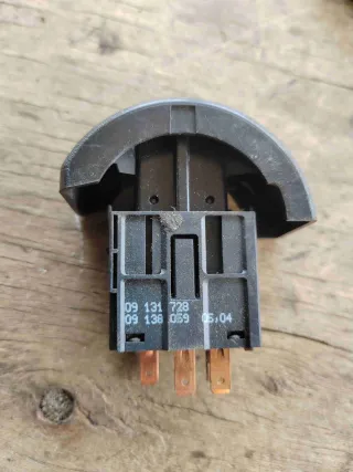 09131728 Кнопка аварийной сигнализации (аварийки)   Opel Astra G Арт AG370, вид 2