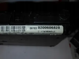 8200606828 Блок предохранителей Renault Scenic 1 Арт e1797677, вид 1