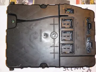 8200606828 Блок предохранителей Renault Scenic 1 Арт e1797677, вид 2