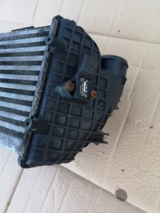 8E0145805P Интеркулер Audi A4 B6 Арт e3157512, вид 4