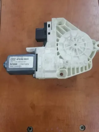 4F0959802C Моторчик стеклоподъемника Audi A6 C6 (S6,RS6) Арт e4191006, вид 1