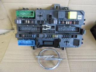 13206760 13206760HH Блок предохранителей Opel Astra H Арт e5188560, вид 1