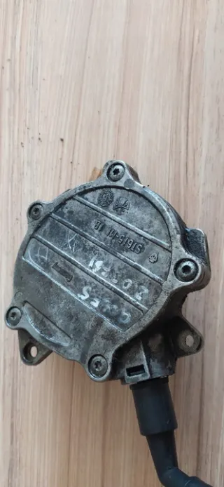 06D145100D Насос вакуумный Volkswagen Golf 5 Арт e5615732, вид 1
