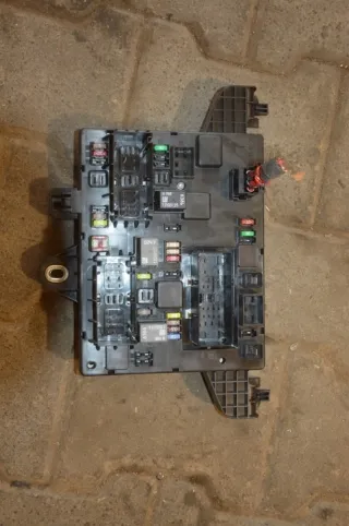 13302301 Блок предохранителей Opel Astra J Арт e5750941, вид 1