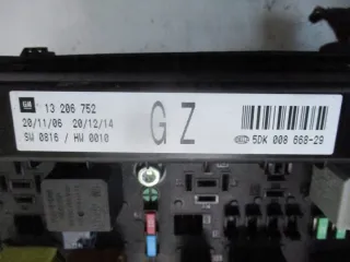 13206752 Блок предохранителей Opel Astra H Арт e6633059, вид 2