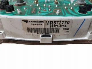 MR572770 Щиток приборов (приборная панель) Mitsubishi Galant 8 Арт e6680000, вид 2