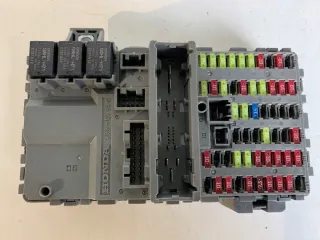  Блок предохранителей Honda Accord 10 Арт e6732264, вид 1