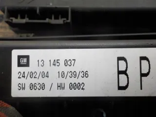 13145037 Блок предохранителей Opel Astra H Арт e6783967, вид 3