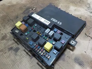 13145037 Блок предохранителей Opel Astra H Арт e6783967, вид 4