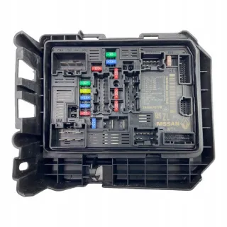 284B67877R Блок предохранителей Renault Clio 2 Арт e6805862, вид 1