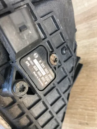 8E0145805P Интеркулер Audi A4 B7 Арт e7588312, вид 4