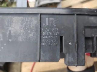 13241893 Блок предохранителей Opel Vectra C  Арт e8538238, вид 2