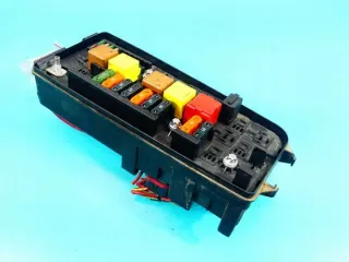 13112918 Блок предохранителей Opel Vectra C  Арт e8840669, вид 1