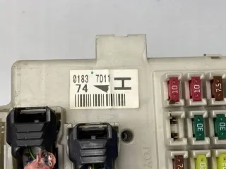 8198050030 SKUF840 Блок предохранителей Toyota Land Cruiser Prado 120 Арт e8984375, вид 3