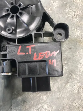 5Q0959811A Моторчик стеклоподъемника Seat Leon 3 Арт e9125972, вид 6
