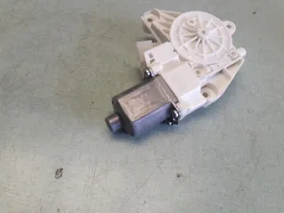 A2469065100 Моторчик стеклоподъемника Mercedes A W176 Арт e9140469, вид 2