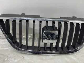 6J0853651 Решетка радиатора Seat Ibiza 4 Арт e9160758, вид 3