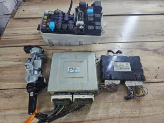 L82318881C Блок управления двигателем Mazda 5 1 Арт e9237434, вид 1