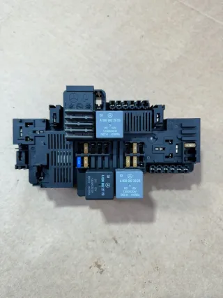 a2139065706, 2139065706 Блок предохранителей Mercedes C W205 Арт e9299071, вид 2