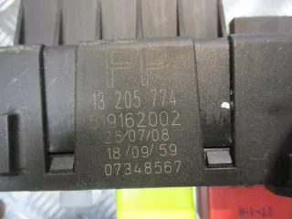 13205774 Блок предохранителей Opel Vectra C  Арт e9391725, вид 2