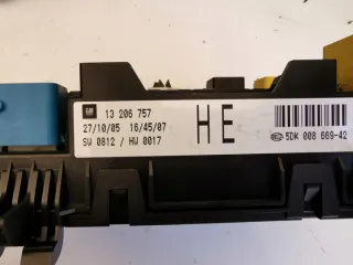 13206757 Блок предохранителей Opel Zafira B Арт e9507431, вид 3