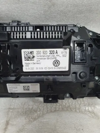 2G0920320A Щиток приборов (приборная панель) Volkswagen Polo 6 Арт e9563248, вид 4