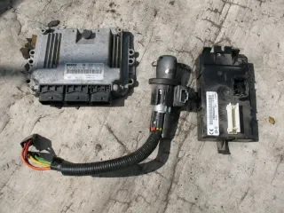 0281015330 Блок управления двигателем Renault Trafic 2 Арт e9605574, вид 1