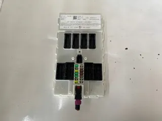 8796098 Блок предохранителей BMW i3 Арт e9655043, вид 1