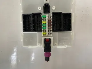 8796098 Блок предохранителей BMW i3 Арт e9655043, вид 2