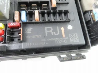 13318783RJ Блок предохранителей Opel Astra J Арт e9657820, вид 6