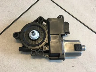 82450-J7015 Моторчик стеклоподъемника Kia Ceed 1 Арт e9772988, вид 3
