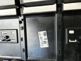83A853651 83A853651F Решетка радиатора Audi Q3 1 Арт e9774091, вид 3