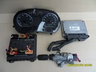 03E906033R Блок управления двигателем Volkswagen Polo 5 Арт e9799767, вид 1