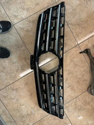 A1668800123 A1668800985 A1668807085 Решетка радиатора Mercedes ML/GLE W166 Арт e10416360, вид 1