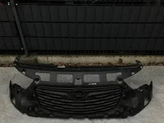  Решетка радиатора Opel Combo D Арт e10467247