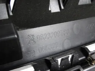 9823718480 Передняя панель крепления облицовки (телевизор) Peugeot 208 2 Арт e10592230, вид 7