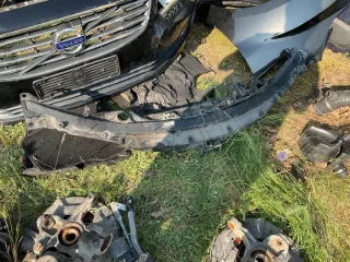  Передняя панель крепления облицовки (телевизор) Volvo V70 3 Арт e12663430, вид 1